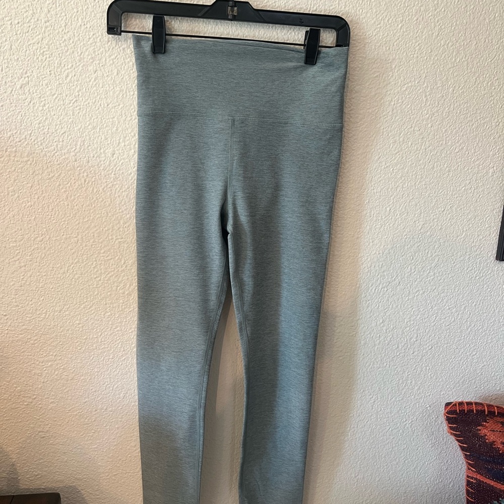 Vuori Clean Elevation Leggings Stormy Heather Leggings Size Small Grayish Green